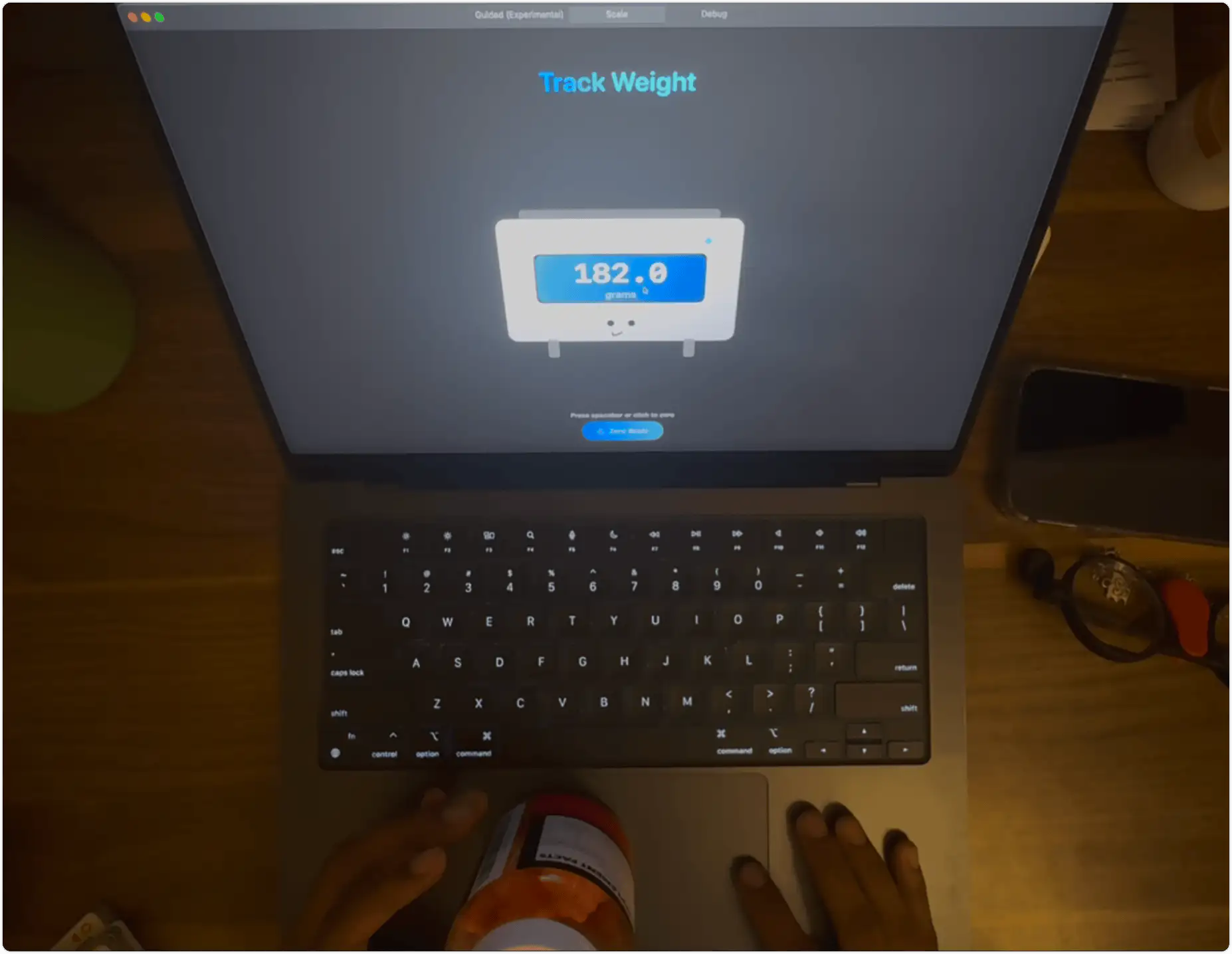 TrackWeight:将 MacBook 的触控板变成精确的数字秤,误差在1g,相当准确